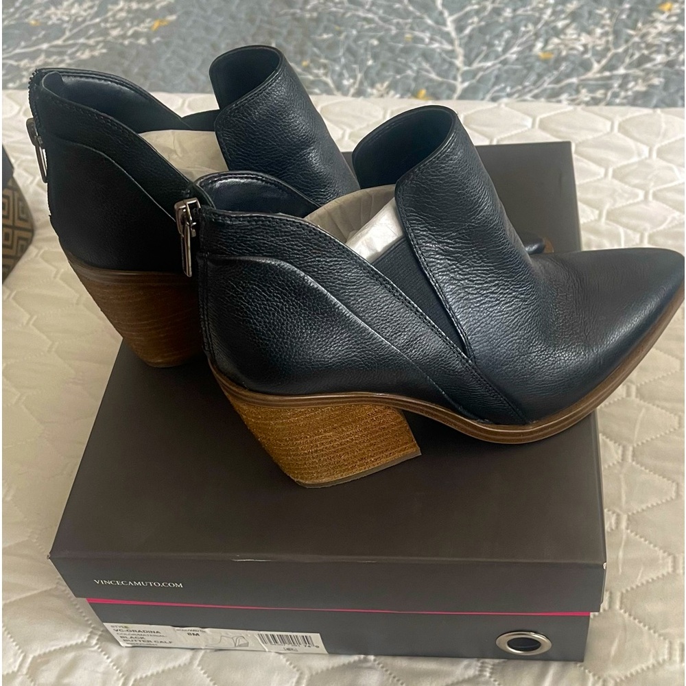 Vince Camuto Gradina booties in women’s size 8